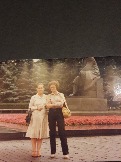 Гид-переводчик Митрофанова И. с туристкой в Кремле, 1979 год